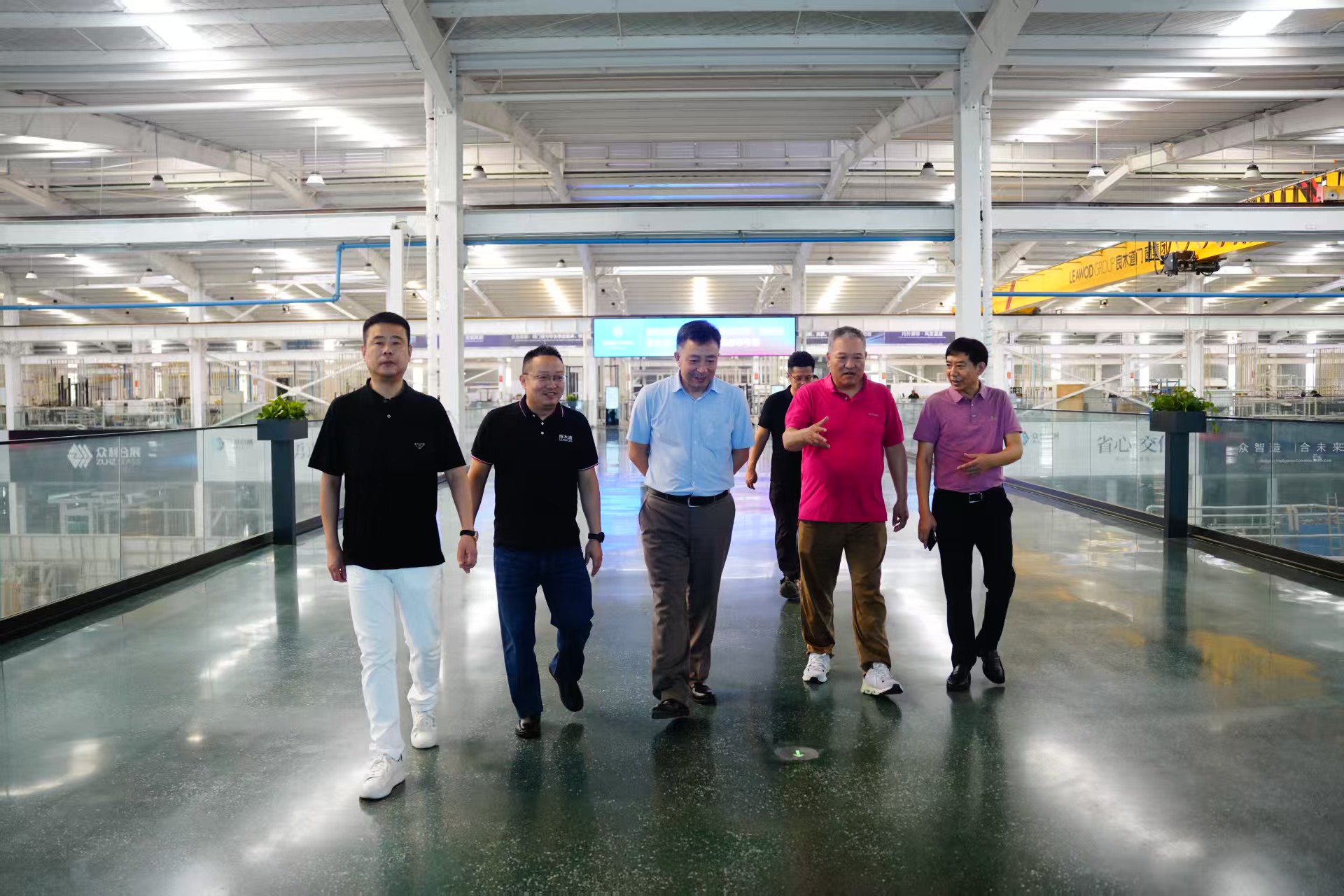 中国建研院及行业专家莅临良木道门窗集团参观交流，共探门窗行业高质量发展之路