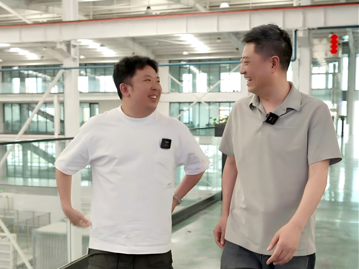 T恤+人字拖，松弛感拉满的台球世界冠军张安达来良木道串门啦！