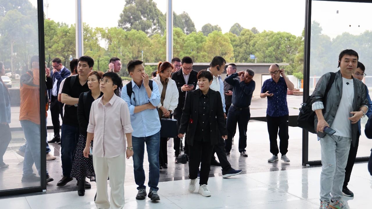 窗企及供应链厂商莅临良木道门窗集团，共谋未来发展之路